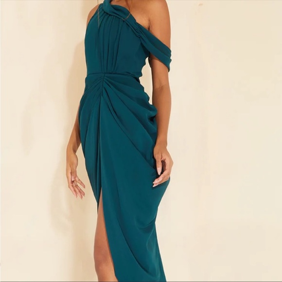 NWT PREETY LITTLE THING EMERALD GREEN ASYMMETRIC STRAP DRAPED DRESS❣️ - Picture 3 of 5